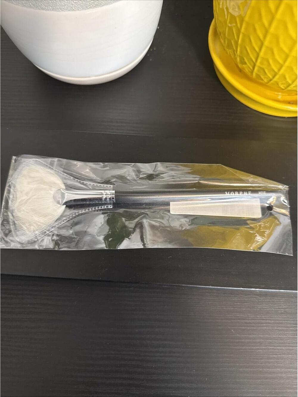 MORPHE - M310 -‎ LARGE SOFT FAN BRUSH - FULL SIZE - NEW AND SEALED